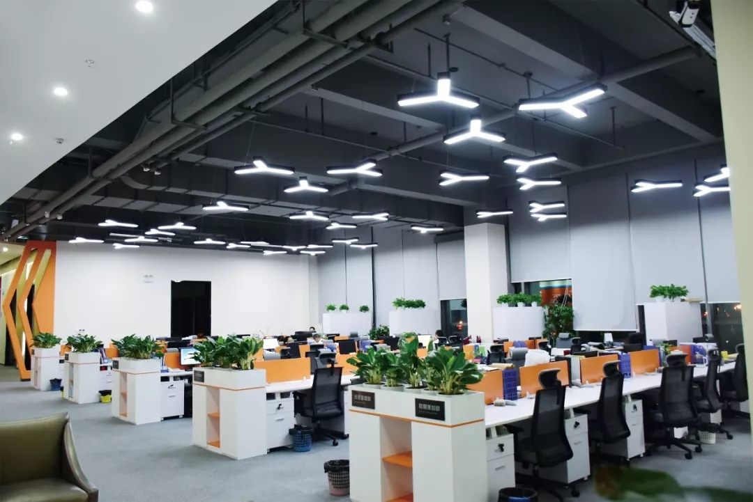 百創精工，匠心締造 |“鴻榮源物業超大型辦公室”裝修項目獲高度贊揚