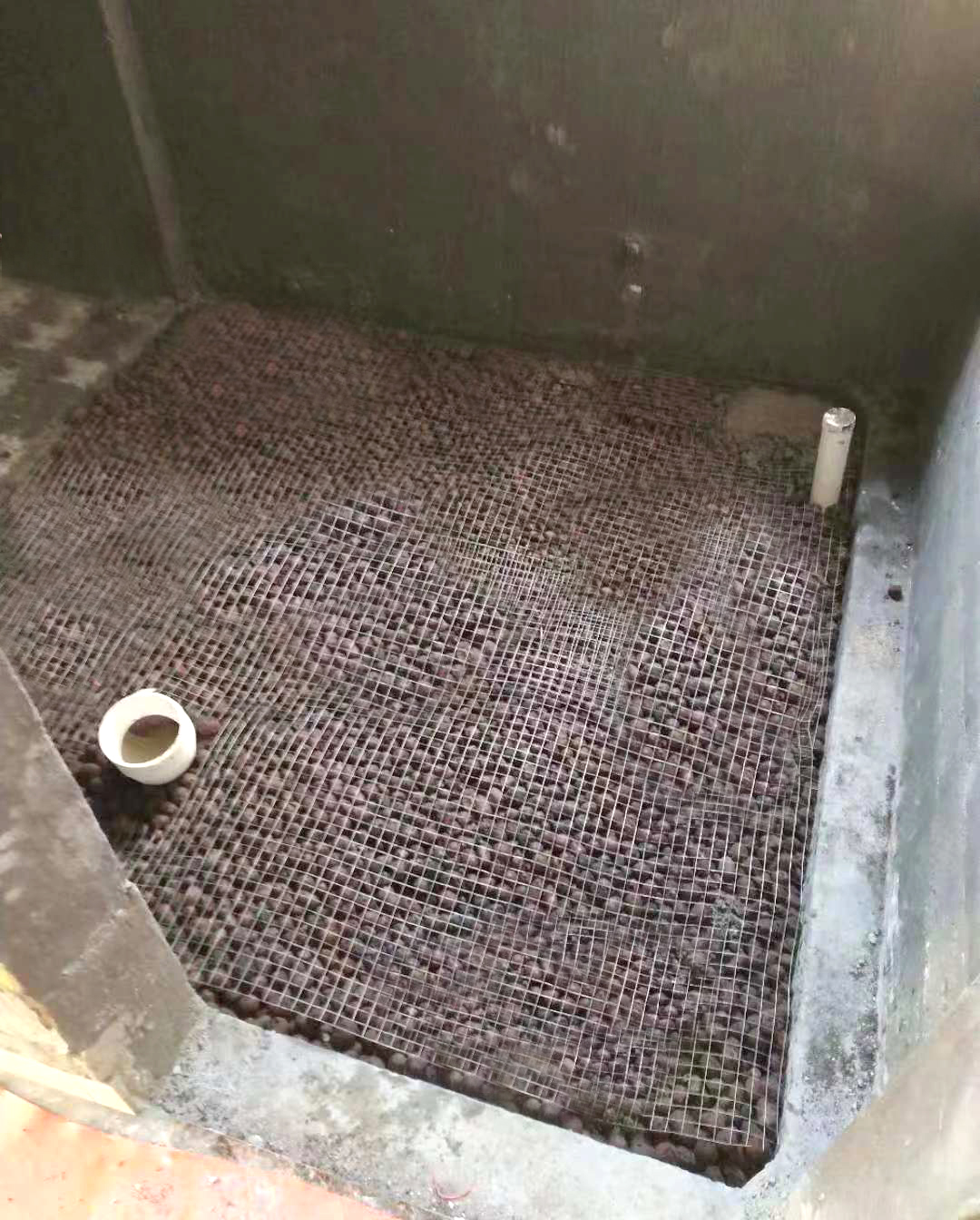 做完衛生間防水，要不要抹一層水泥砂漿再貼瓷磚